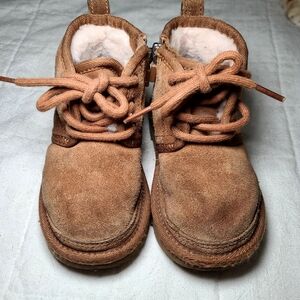 Wheat UGG Nuemel Boots sz 8